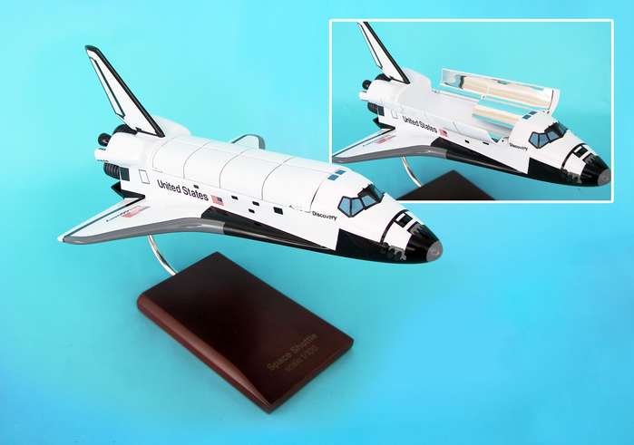 NASA - Space Shuttle Discovery with Working Cargo Doors - 1/100 Scale Model