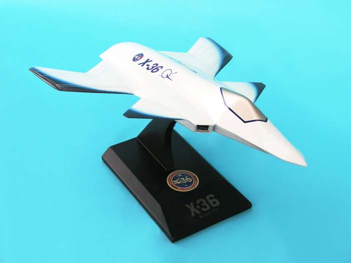 NASA - Boeing - X-36 Tailless Fighter Test Aircraft - 1/15 Scale Resin Model - E2515R3R