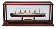 100th Year Anniversary - Titanic 1/500 scale model signed with case!