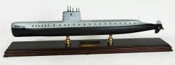 USN - USS Nautilus SSN -571 - 1/150 Scale Mahogany Submarine Model